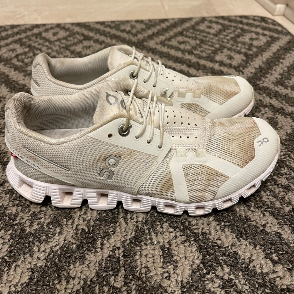 Cloud 5 women’s on shoes. White. Sz6 used